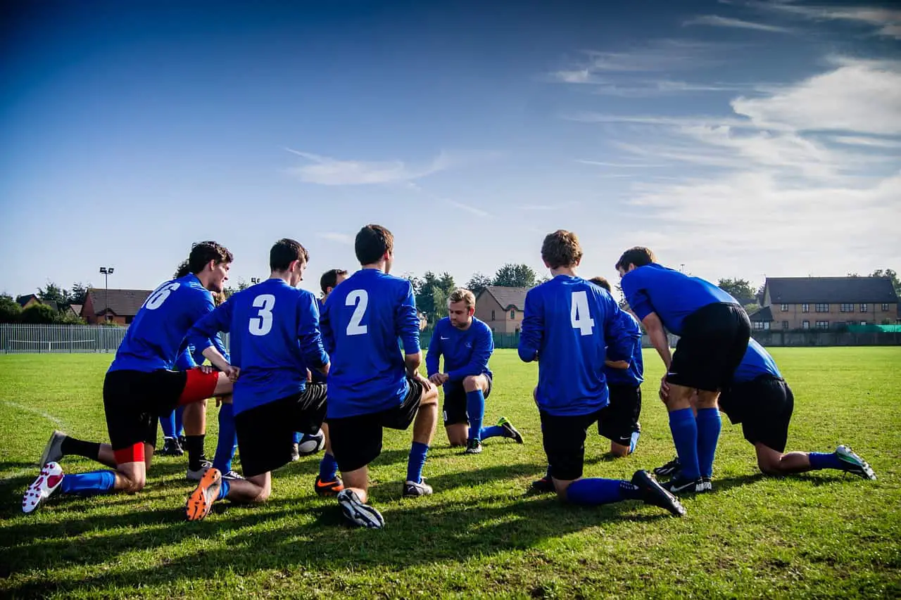 10 Fußball-Aufwärmübungen – für dich und dein Team