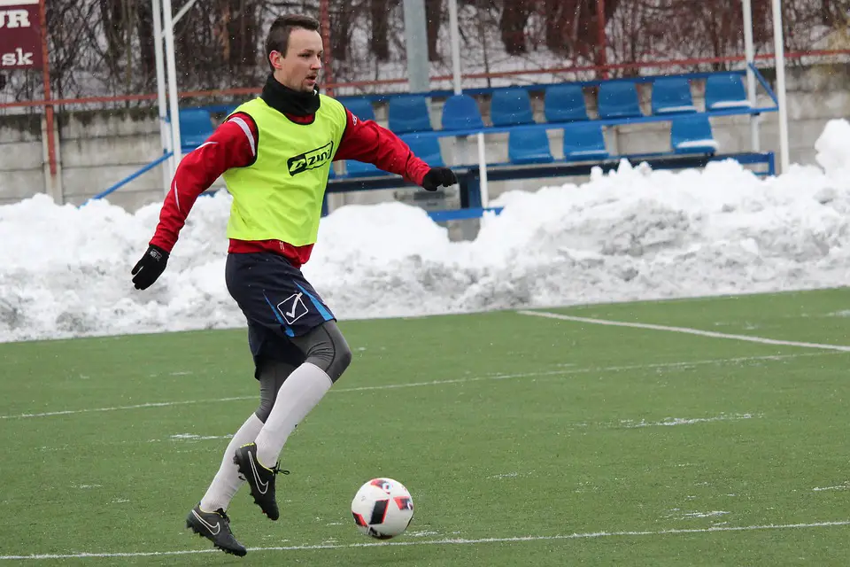 Wie du dein Fußballtraining an die Kälte anpasst